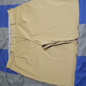 Nike pleated men's golf shorts / tan / Sz 33 / 11" inseam